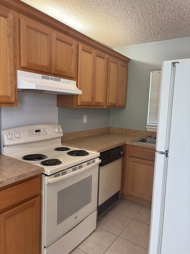 Building Photo - 313 Dirksen Dr