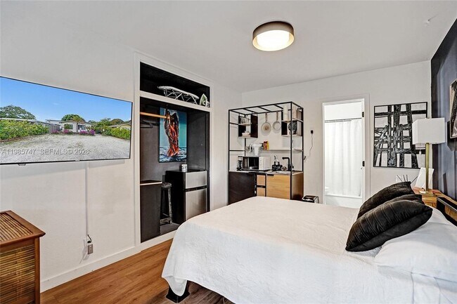 Building Photo - 754 NE 40th St