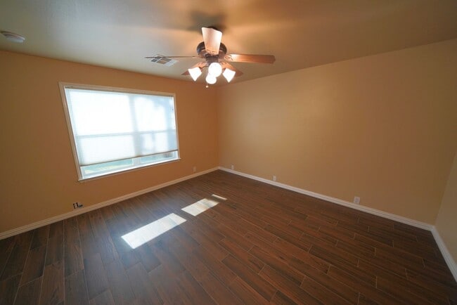 Building Photo - Immaculately upgraded and maintained home now available in Cibolo! Realtor Commission: $550