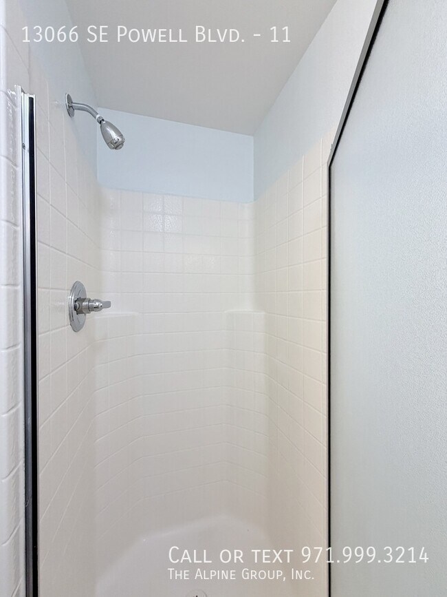 Building Photo - 13066 SE Powell Blvd