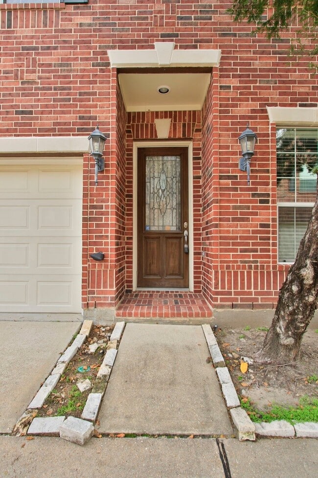 Building Photo - 1515 Olive Park