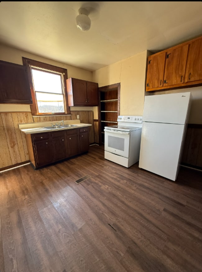 Building Photo - Charleroi, PA-2 Bedroom, 1 Bath