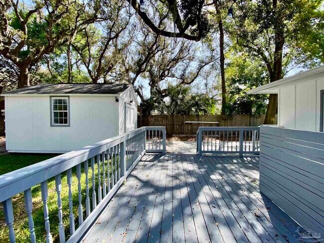 Building Photo - 402 Fairpoint Dr