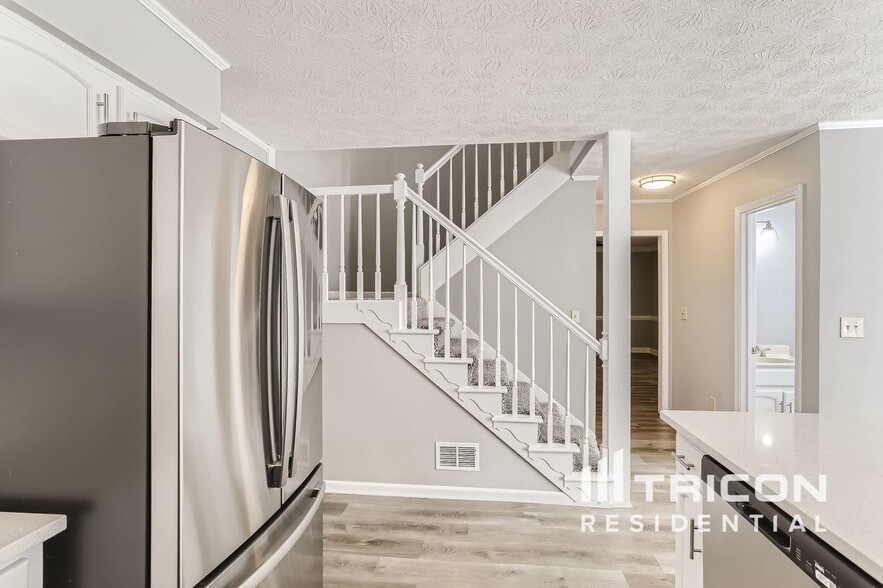 Building Photo - 4809 Glenwhite Dr