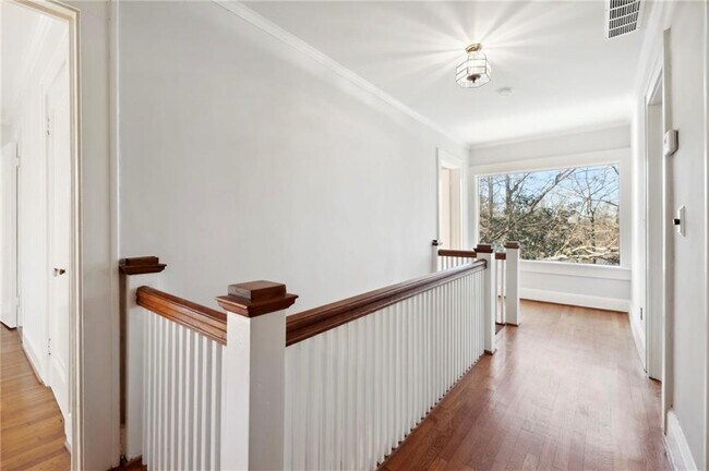 Building Photo - 1712 N Rock Springs Rd NE