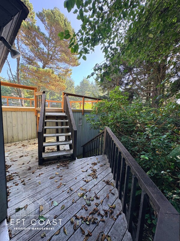 Building Photo - 132 Salishan Dr