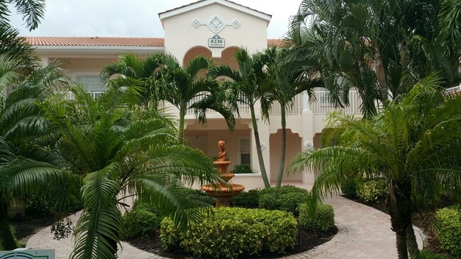 Building Photo - 4212 Central Sarasota Pky