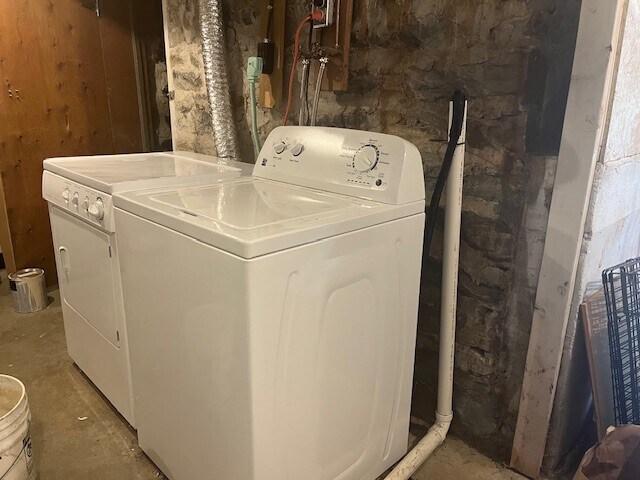 Washer & Dryer - 800 Holter St