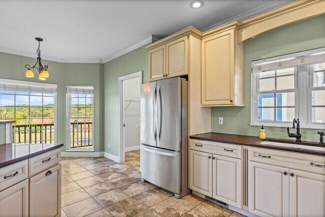 Building Photo - Greenback 37742 - 4 bedroom, 4.5 bath home...