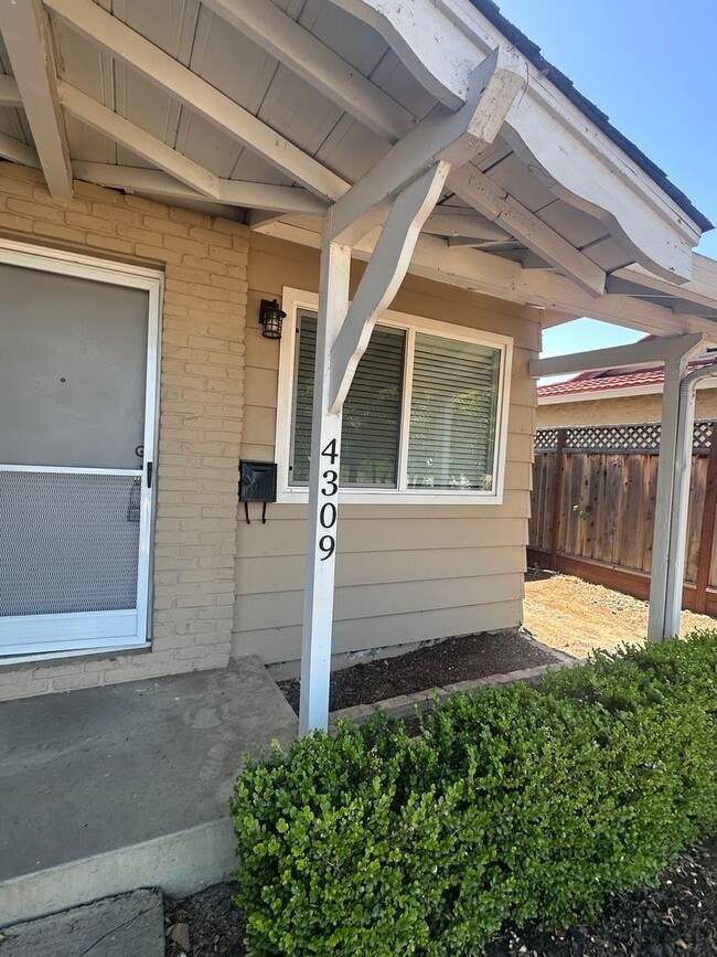 Building Photo - 4309 Ross Ave