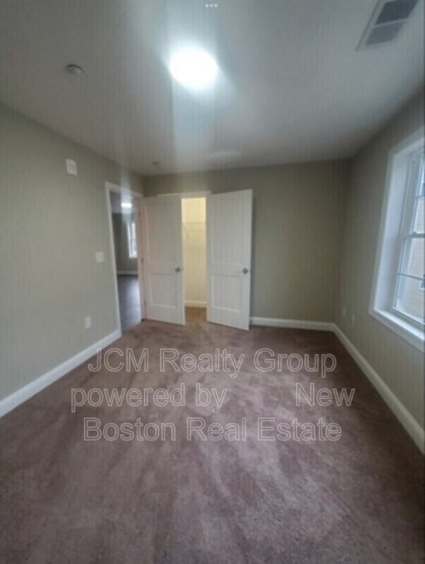 Building Photo - 67 Shepard St