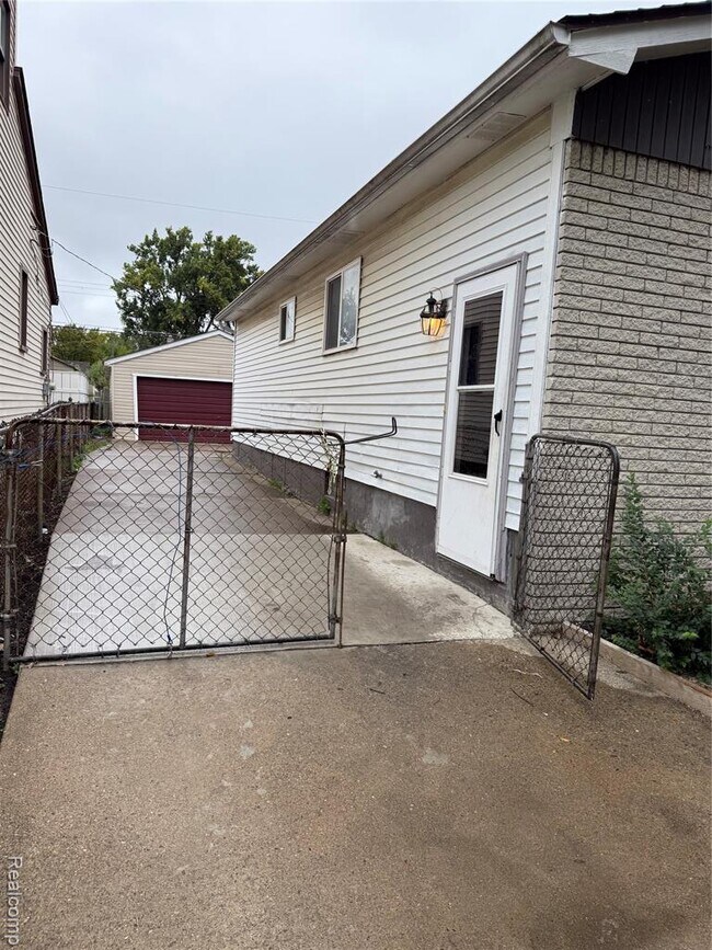 Building Photo - 7219 Hupp Ave