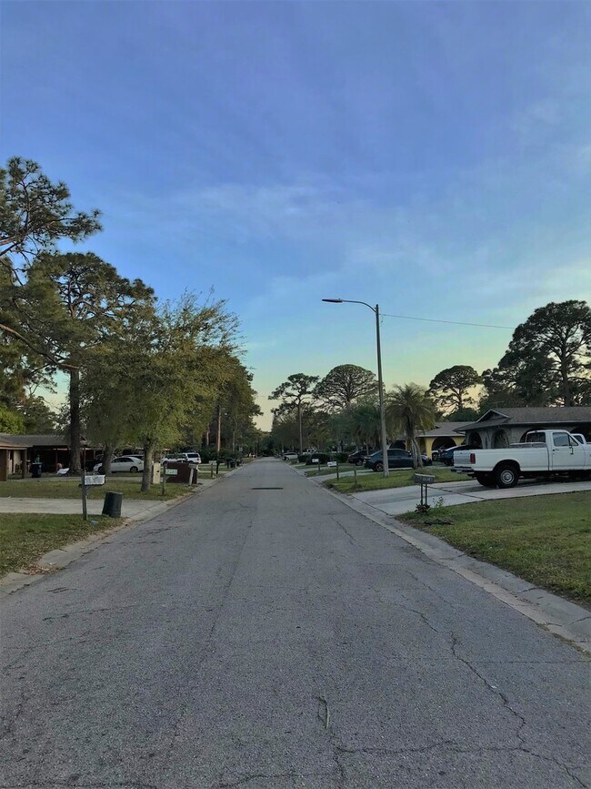 Building Photo - Holiday Heights