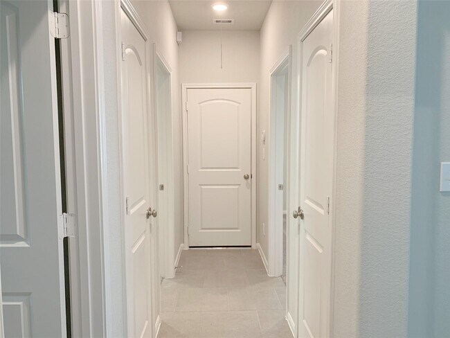 Building Photo - 14218 Singing Oaks Trl