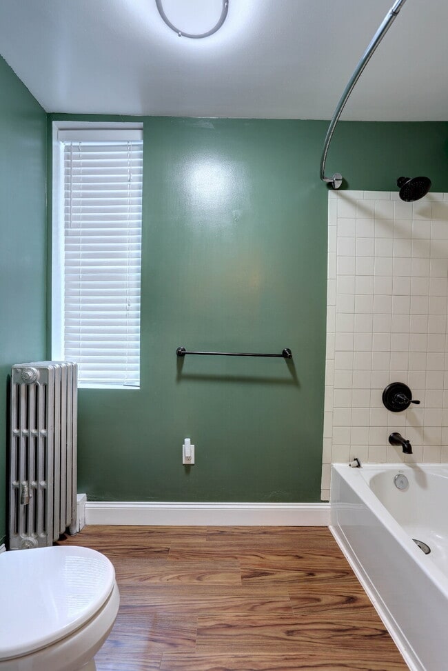 Building Photo - (2BD/1.5BA) Fabulous Patterson Park Townhome