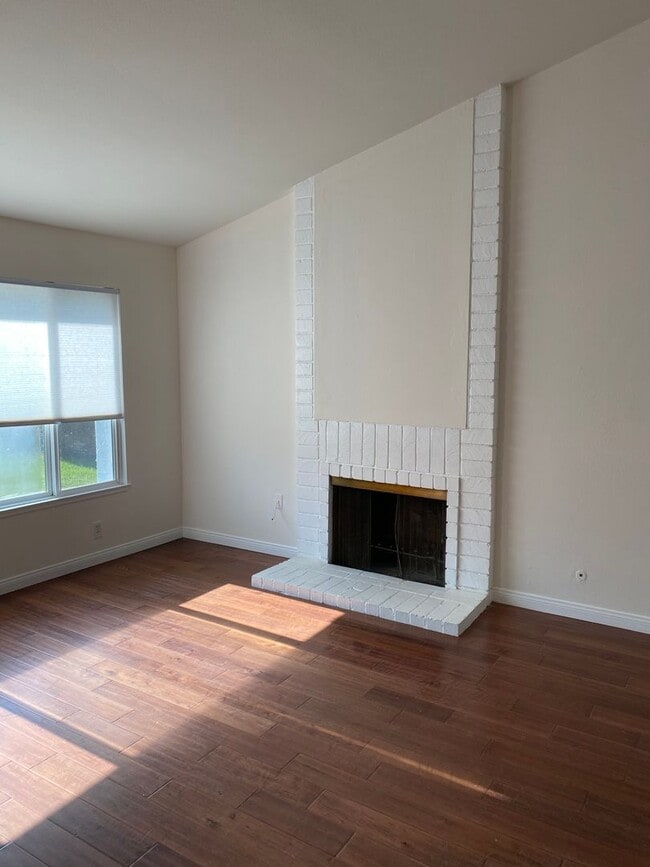 Building Photo - Remodeled 4 bed, 2 bath single story pool home