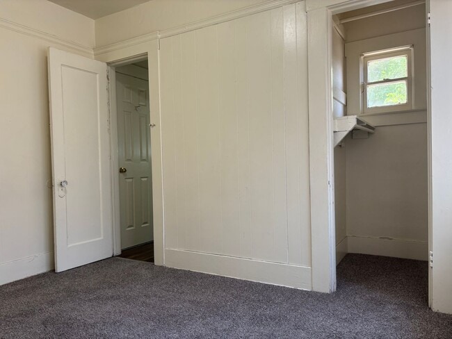 Building Photo - Affordable 1 bedroom 1 bathroom home on Marks and McKinley.