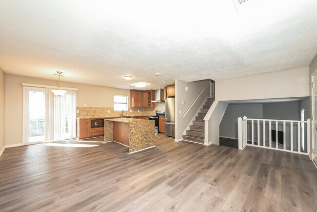 Building Photo - 4578 Old Lake Dr