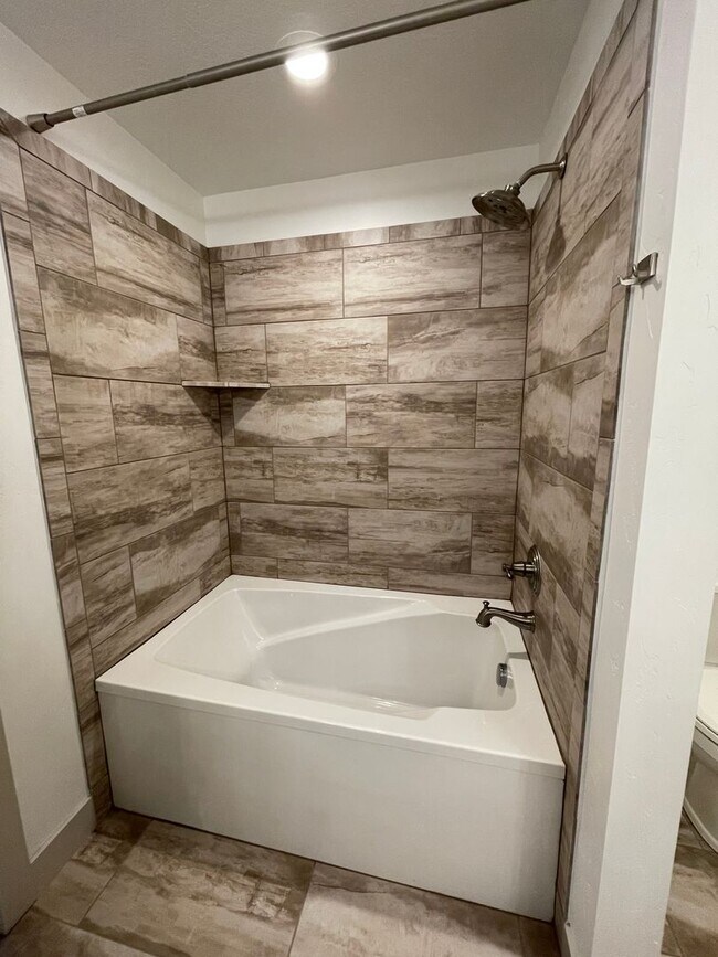 Building Photo - Beautiful 3 Bedroom In North Salt Lake