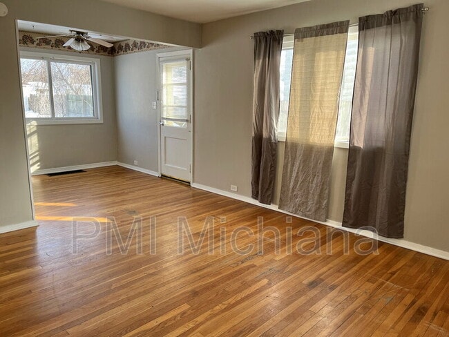 Building Photo - 4414 Huron Cir