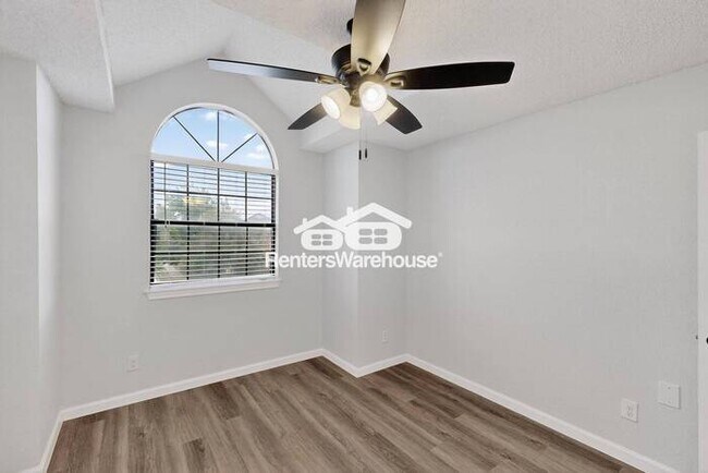 Building Photo - MOVE IN READY - 3BED/2.5BATH - CARROLLTON ...