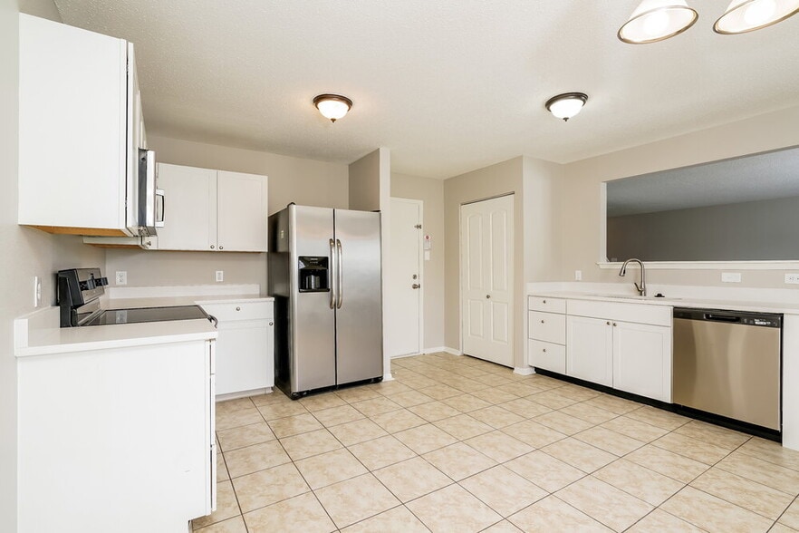 Building Photo - 7905 States Bend Dr