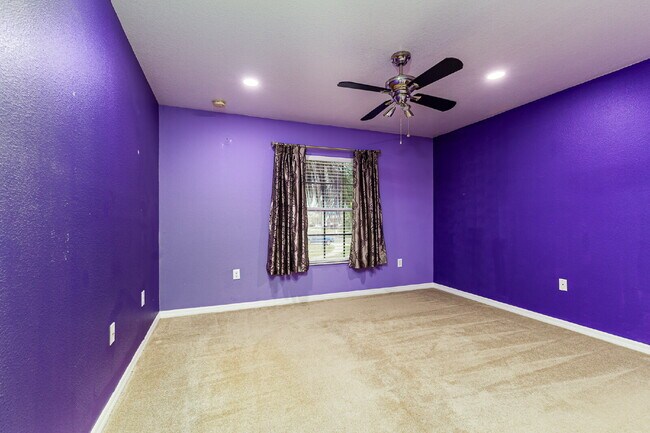 Building Photo - Beautiful 5 Bedroom Two-Story Home for Rent