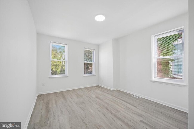 Building Photo - 5829 Crittenden St