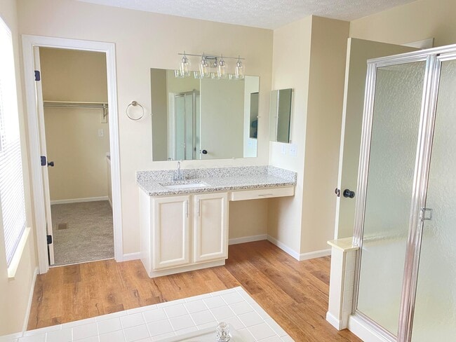 Building Photo - 6089 Pirthshire St