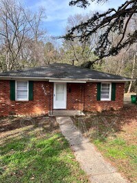 Building Photo - 2428 Crestview Dr