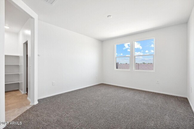 Building Photo - 1597 E Squire Dr