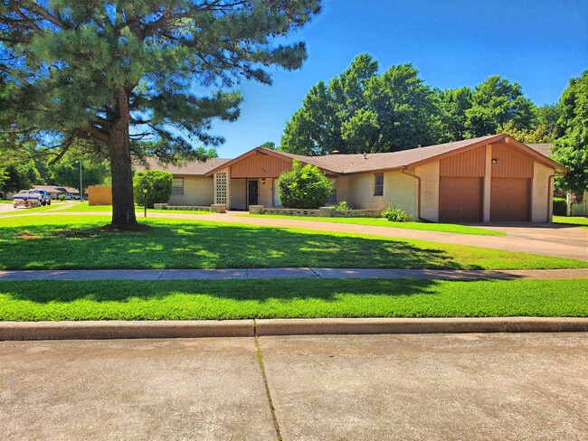 Primary Photo - 301 S Ranchwood Manor Dr
