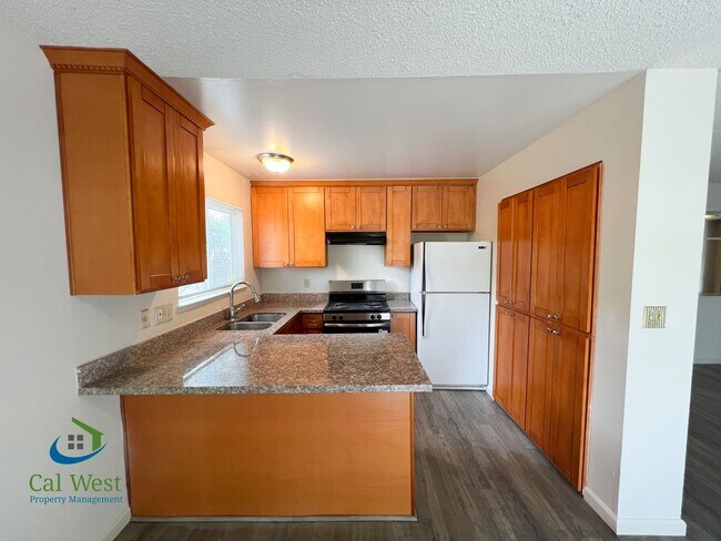 Building Photo - $2895 -  Downstairs 2 Bed 1.5 Bath-Updated Kitchen near Westgate Center