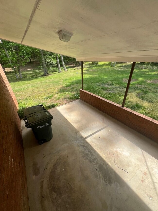 Building Photo - 2 Bedroom Duplex Available (Monroe)