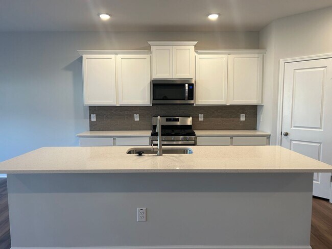 Building Photo - Spacious 3BR Townhome in Durham Near RTP, RDU & Downtown