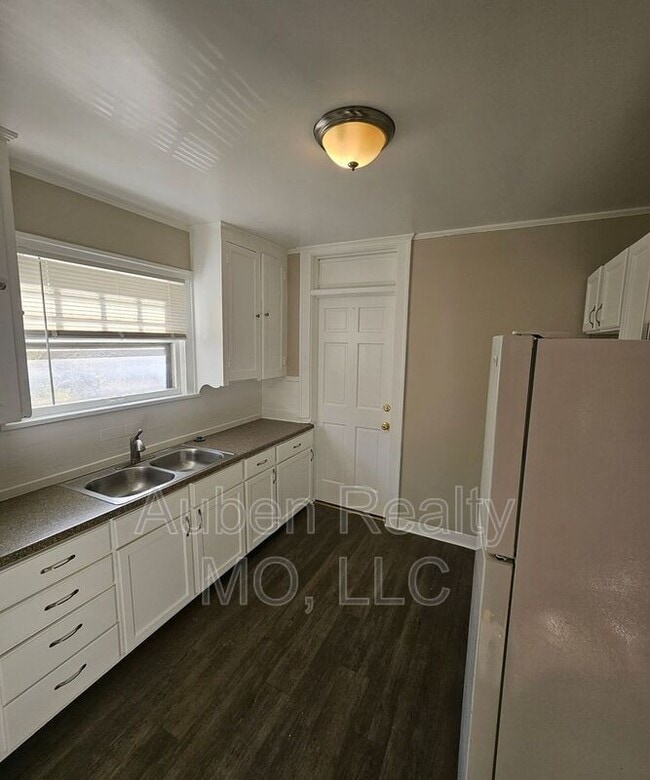 Building Photo - 5436 Harrison St