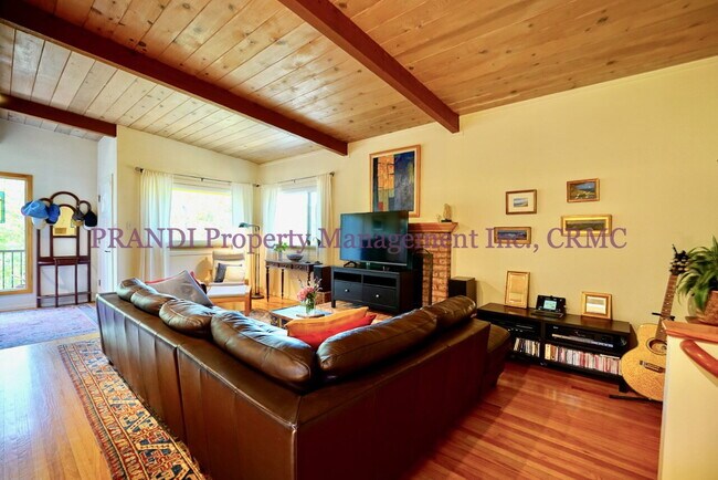 Building Photo - Quality San Anselmo Home Near Parks and Sc...