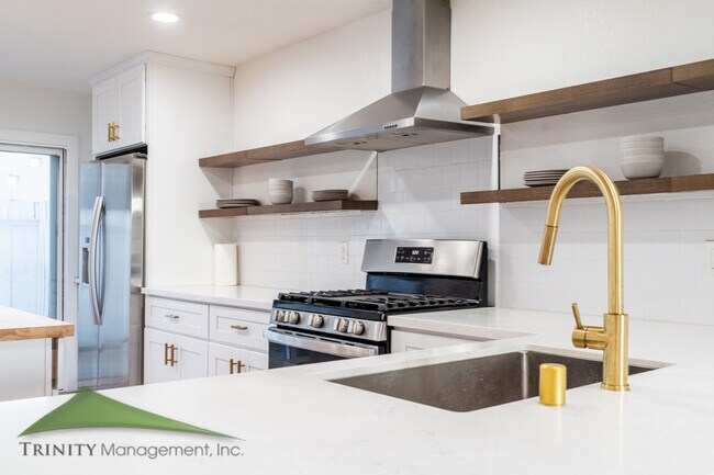 Building Photo - 2479 Caminito Ocean Cove