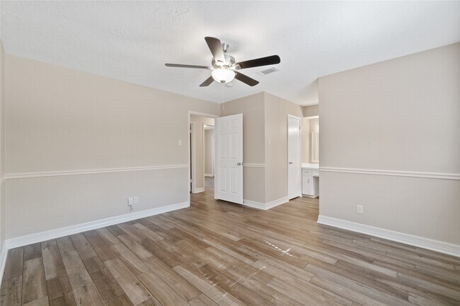 Building Photo - 25814 Leafywood Dr