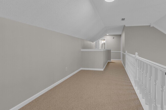 Building Photo - 636 N Fox Chase Cove