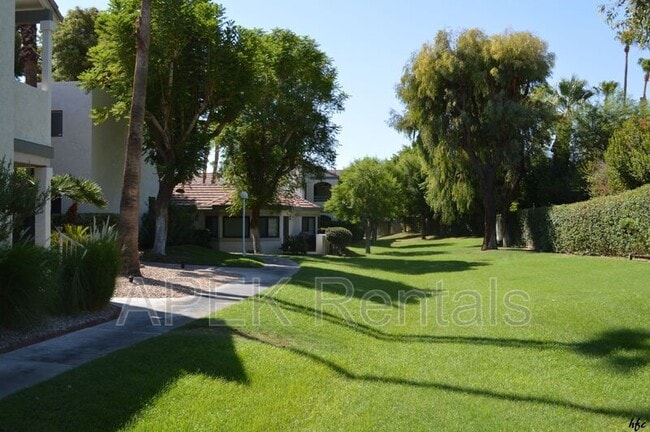 Building Photo - 1925 N Vía Miraleste