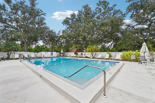 Building Photo - 227 Southampton Dr