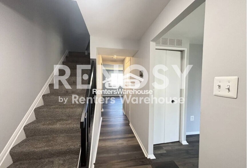 Building Photo - 6585 Sweet Fern