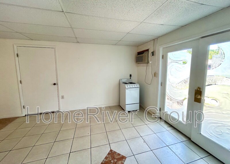 Building Photo - 3929 S Shade Ave