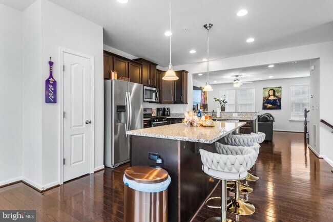 Building Photo - 5000 Forest Pines Dr