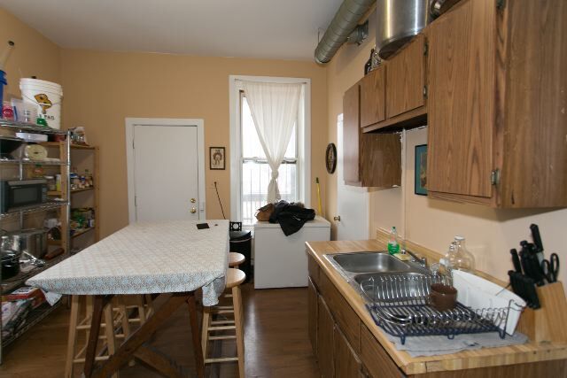 Building Photo - 1228 N Maplewood Ave