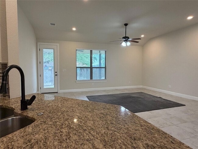 Building Photo - 206 Fairway Cir