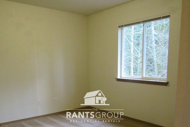 Building Photo - Spacious 3-Bed, 2.5-Bath home in the Olymp...