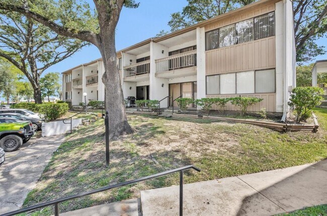 Building Photo - 12100 Melville Dr