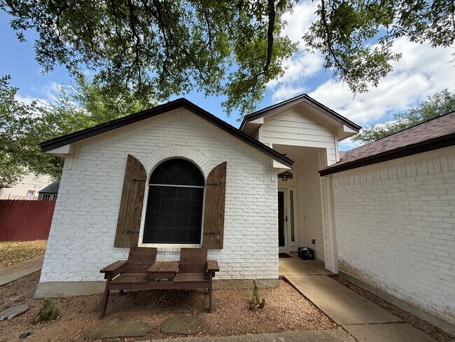Building Photo - Unique single-story home for lease in the ...